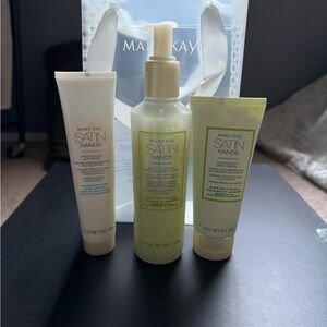 Mary Kay Satin Hands Set